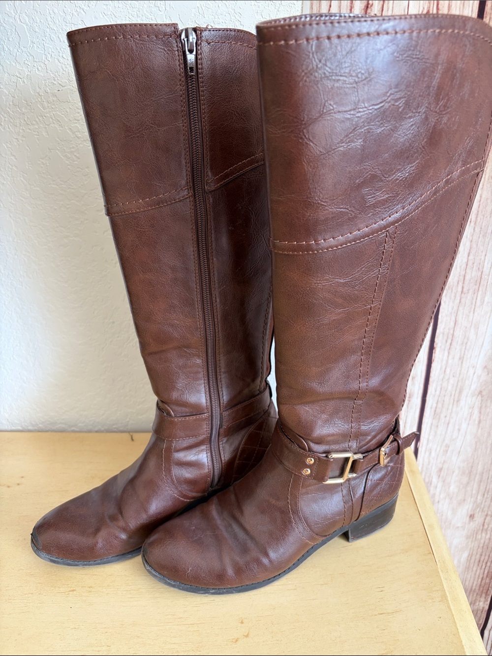 Untenna Classic Tall Brown Riding Boots w/Gold Buckle Strap & Quilted Heel 7.5M